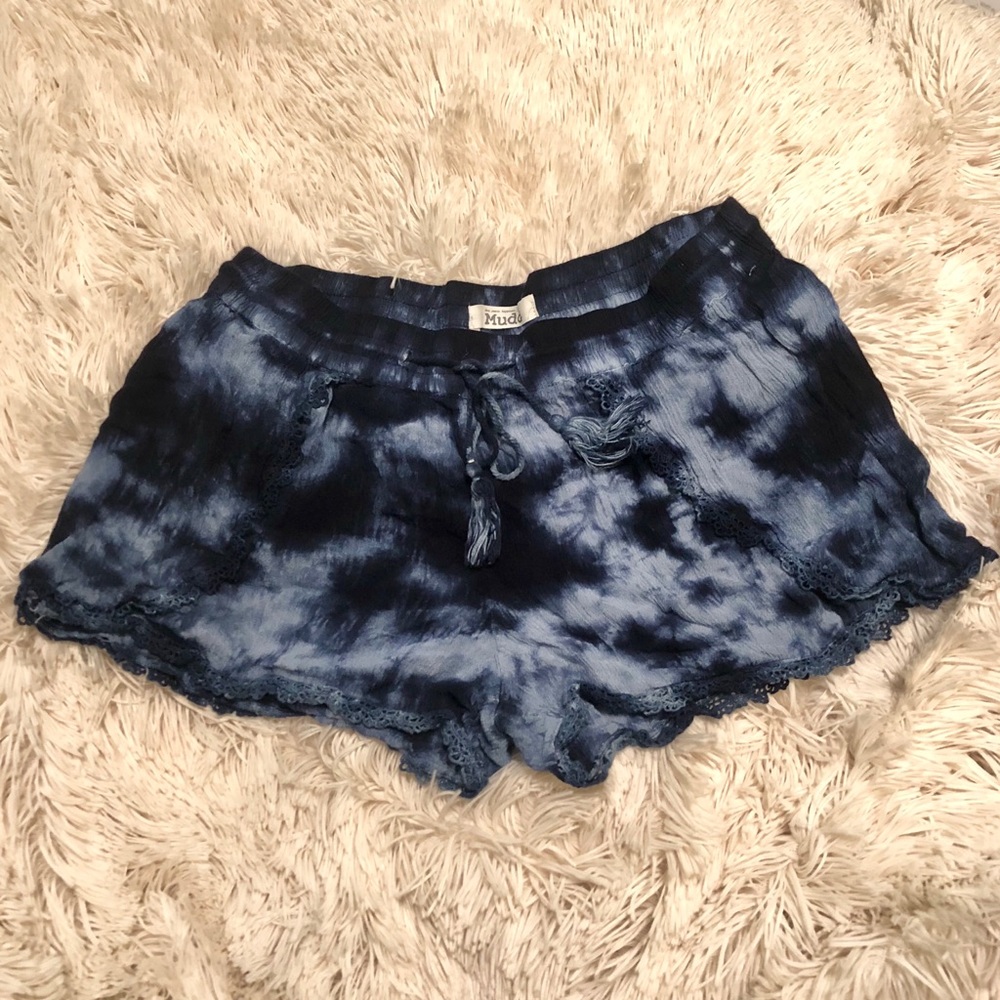 Tie Dye Crotchet Hem Mudd Shorts SMALL